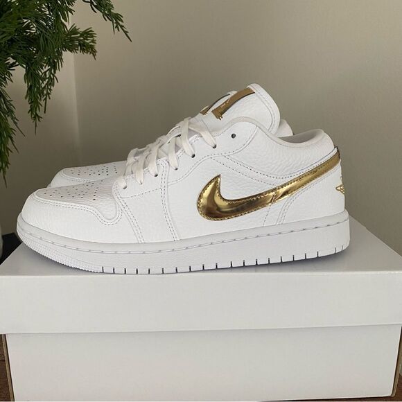 NIB Jordan 1 Low - Picture 2 of 8